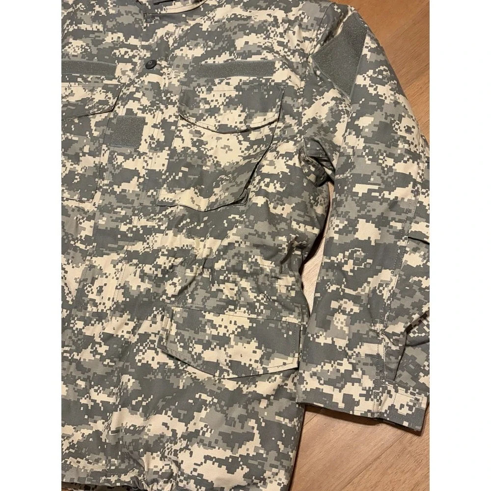 US Military M-65 Rothco Cold Weather Universal Digital Camo Field Coat Jacket M
